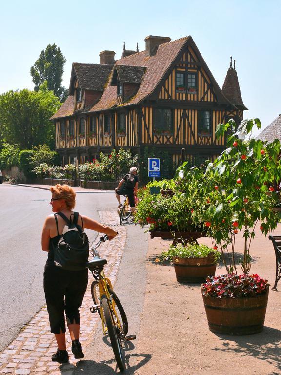 Hotel Restaurant Le Dauphin Et Le Spa Du Prieure Caen Kültér fotó